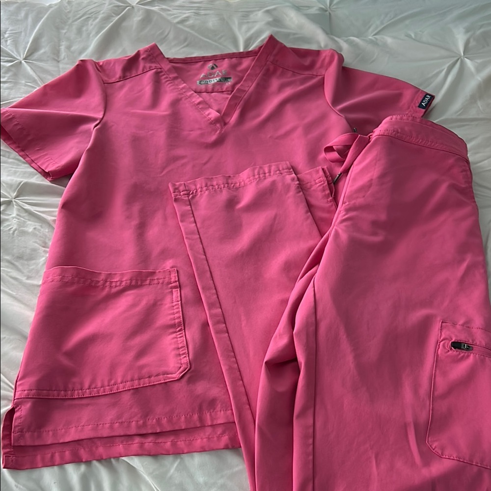 Scrub set